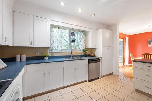 26 West Avenue, Winnipeg, MB - Indoor Photo Showing Kitchen With Double Sink