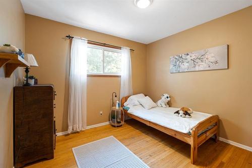 26 West Avenue, Winnipeg, MB - Indoor Photo Showing Bedroom