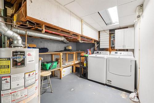 26 West Avenue, Winnipeg, MB - Indoor Photo Showing Laundry Room