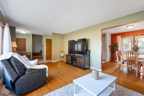 26 West Avenue, Winnipeg, MB - Indoor Photo Showing Living Room