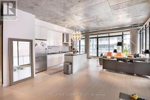 412 - 90 Broadview Avenue, Toronto, ON - Indoor Photo Showing Kitchen