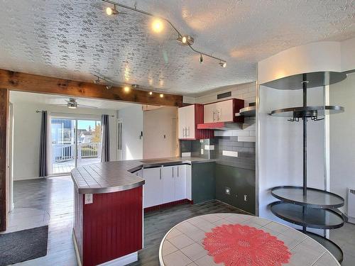 Overall view - 401 7E Avenue, Barraute, QC - Indoor Photo Showing Kitchen