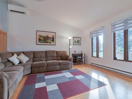 Salon - 48 Rue Lefebvre, Saint-Constant, QC - Indoor Photo Showing Living Room