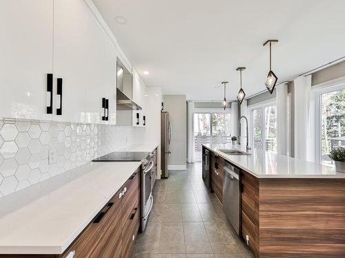 Kitchen - 17035 Rue Du Corail, Mirabel, QC - Indoor Photo Showing Kitchen With Upgraded Kitchen