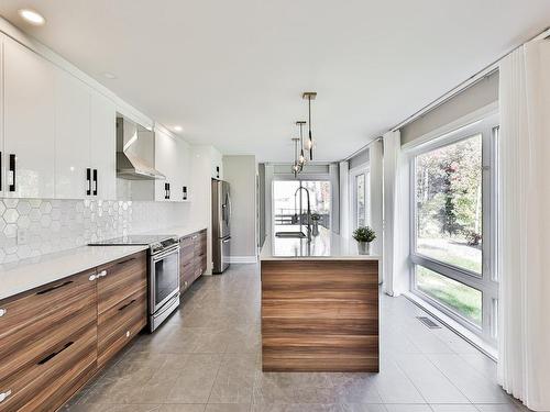 Kitchen - 17035 Rue Du Corail, Mirabel, QC - Indoor Photo Showing Kitchen With Upgraded Kitchen