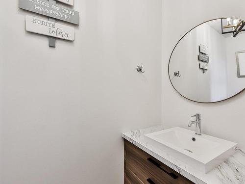 Powder room - 17035 Rue Du Corail, Mirabel, QC - Indoor Photo Showing Bathroom