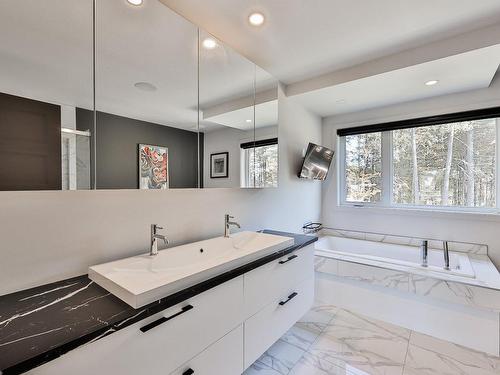 Ensuite bathroom - 17035 Rue Du Corail, Mirabel, QC - Indoor Photo Showing Bathroom