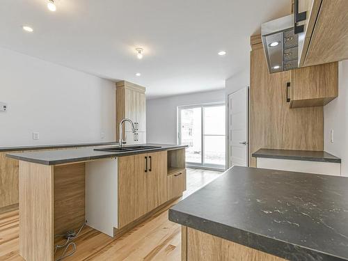 Kitchen - 81A Rue Du Rossignol, Brownsburg-Chatham, QC - Indoor Photo Showing Kitchen