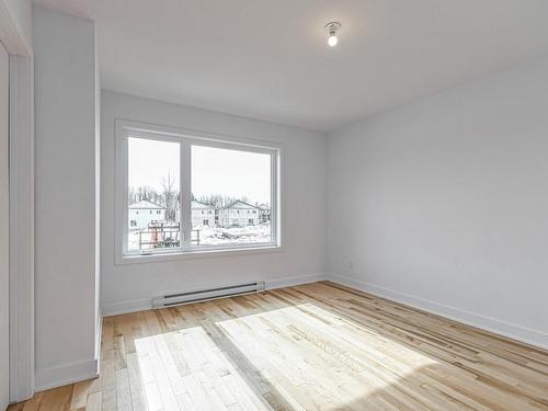 Bedroom - 81A Rue Du Rossignol, Brownsburg-Chatham, QC - Indoor Photo Showing Other Room