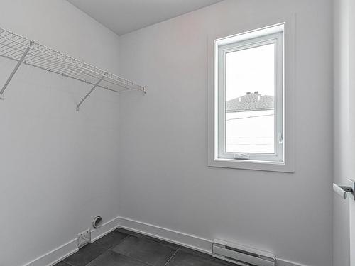 Salle de lavage - 63A Rue Du Rossignol, Brownsburg-Chatham, QC - Indoor Photo Showing Other Room