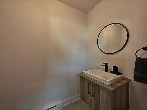 Powder room - 61 Rue Du Rossignol, Brownsburg-Chatham, QC - Indoor