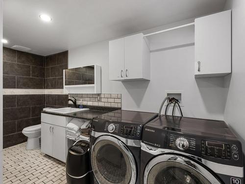 Bathroom - 5764 Av. Wentworth, Côte-Saint-Luc, QC - Indoor Photo Showing Laundry Room