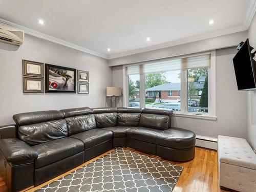 Living room - 5764 Av. Wentworth, Côte-Saint-Luc, QC - Indoor Photo Showing Living Room