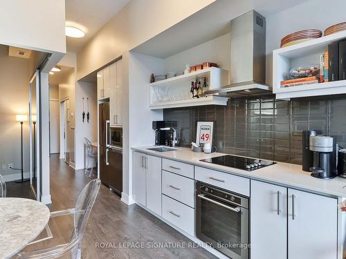 704-75 The Donway  W, Toronto, ON - Indoor Photo Showing Kitchen