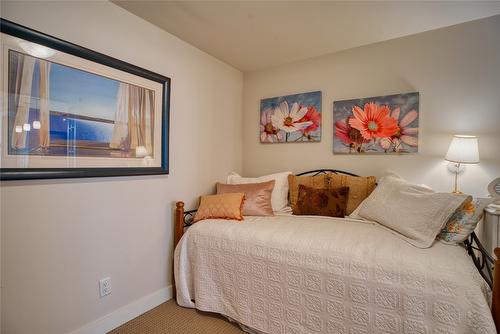 501-75 Martin Street, Penticton, BC - Indoor Photo Showing Bedroom