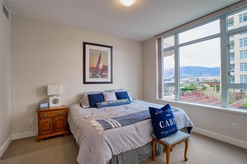 501-75 Martin Street, Penticton, BC - Indoor Photo Showing Bedroom