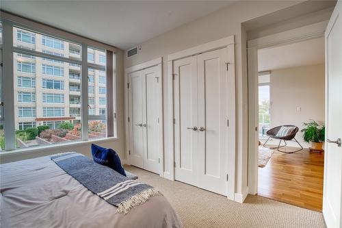 501-75 Martin Street, Penticton, BC - Indoor Photo Showing Bedroom