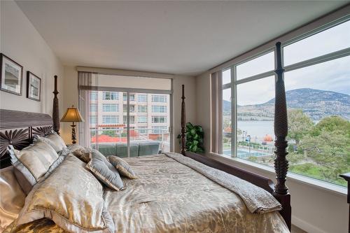 501-75 Martin Street, Penticton, BC - Indoor Photo Showing Bedroom