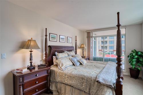 501-75 Martin Street, Penticton, BC - Indoor Photo Showing Bedroom