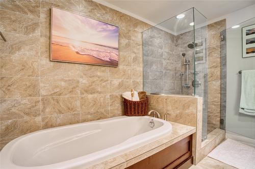 501-75 Martin Street, Penticton, BC - Indoor Photo Showing Bathroom