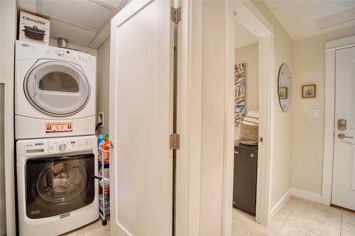 501-75 Martin Street, Penticton, BC - Indoor Photo Showing Laundry Room