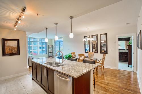 501-75 Martin Street, Penticton, BC - Indoor Photo Showing Kitchen With Double Sink With Upgraded Kitchen