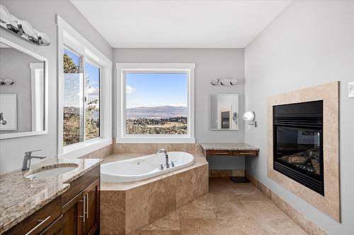 1092 Aurora Heights, West Kelowna, BC - Indoor Photo Showing Bathroom