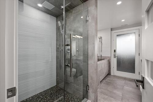 1092 Aurora Heights, West Kelowna, BC - Indoor Photo Showing Bathroom