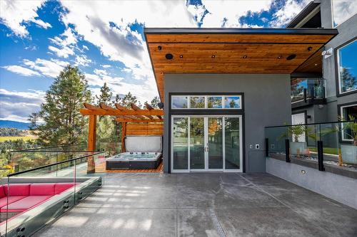 1092 Aurora Heights, West Kelowna, BC - Outdoor