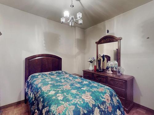 437 Westmount Ave, Toronto, ON - Indoor Photo Showing Bedroom