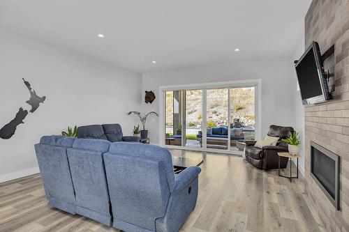 2598 Crown Crest Drive, West Kelowna, BC - Indoor Photo Showing Living Room With Fireplace