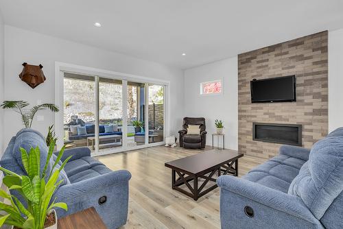 2598 Crown Crest Drive, West Kelowna, BC - Indoor Photo Showing Living Room With Fireplace