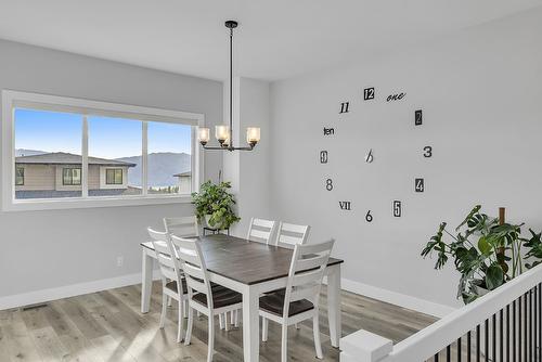 2598 Crown Crest Drive, West Kelowna, BC - Indoor Photo Showing Dining Room