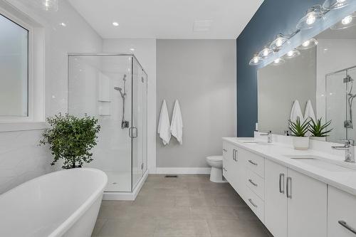 2598 Crown Crest Drive, West Kelowna, BC - Indoor Photo Showing Bathroom