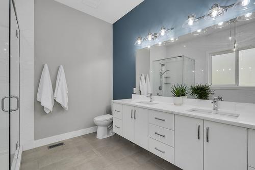 2598 Crown Crest Drive, West Kelowna, BC - Indoor Photo Showing Bathroom