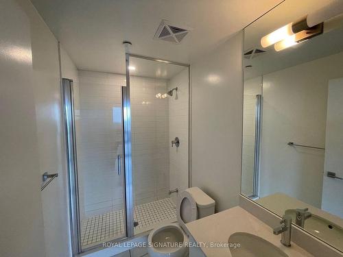 703-49 East Liberty St, Toronto, ON - Indoor Photo Showing Bathroom