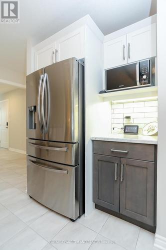 30 Foxtail Lane, St. Thomas, ON - Indoor Photo Showing Kitchen