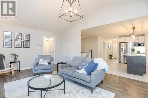 30 Foxtail Lane, St. Thomas, ON - Indoor Photo Showing Living Room