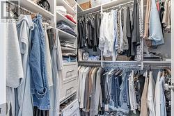 Walk-in closet - 