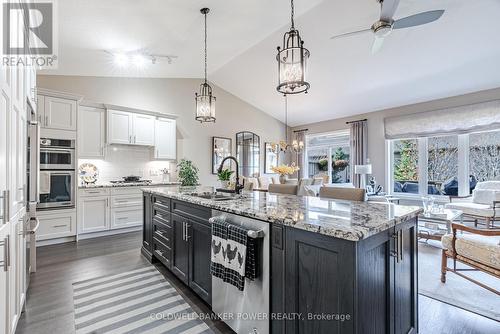 55 - 2250 Buroak Drive, London, ON - Indoor Photo Showing Kitchen With Upgraded Kitchen