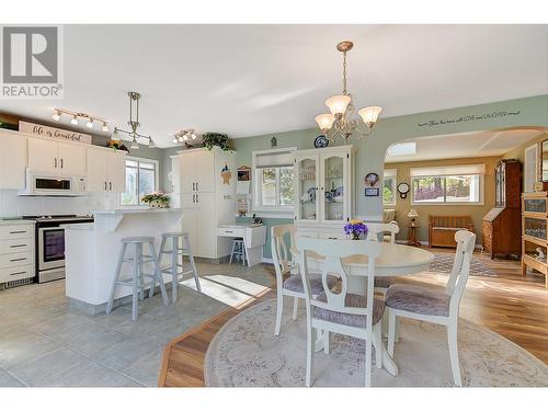 6050 Beatrice Road, Peachland, BC - Indoor Photo Showing Dining Room