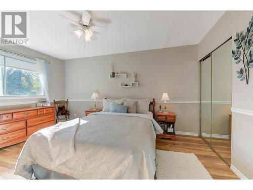 6050 Beatrice Road, Peachland, BC - Indoor Photo Showing Bedroom