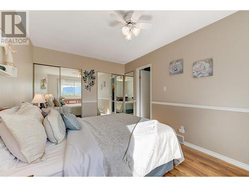 6050 Beatrice Road, Peachland, BC - Indoor Photo Showing Bedroom