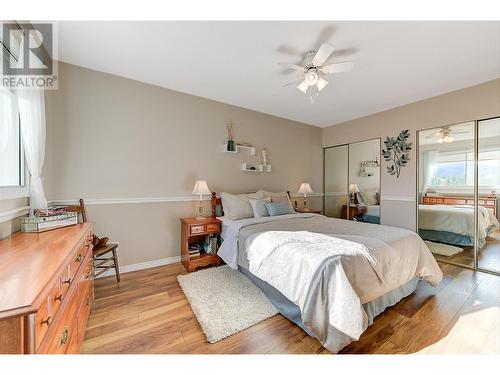 6050 Beatrice Road, Peachland, BC - Indoor Photo Showing Bedroom