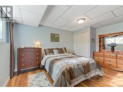 6050 Beatrice Road, Peachland, BC - Indoor Photo Showing Bedroom