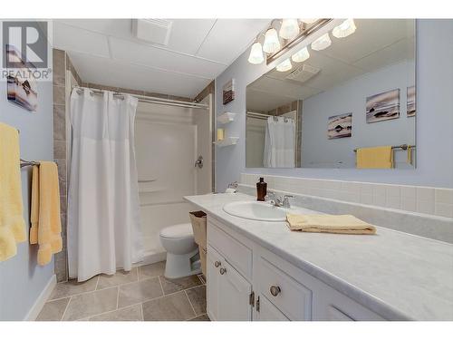 6050 Beatrice Road, Peachland, BC - Indoor Photo Showing Bathroom