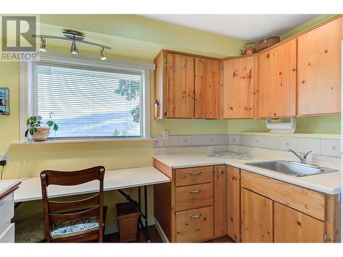 6050 Beatrice Road, Peachland, BC - Indoor Photo Showing Kitchen