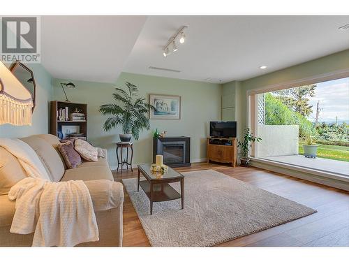 6050 Beatrice Road, Peachland, BC - Indoor Photo Showing Living Room With Fireplace