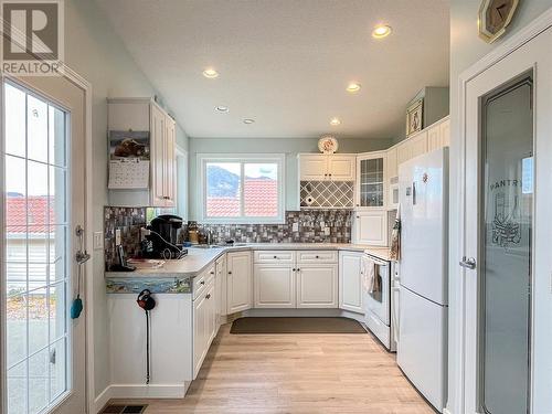 9400 115Th Street Unit# 53, Osoyoos, BC - Indoor Photo Showing Kitchen