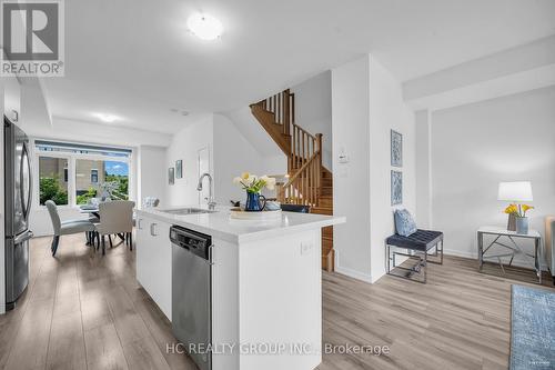 97 Crimson Forest Drive, Vaughan, ON - Indoor Photo Showing Kitchen